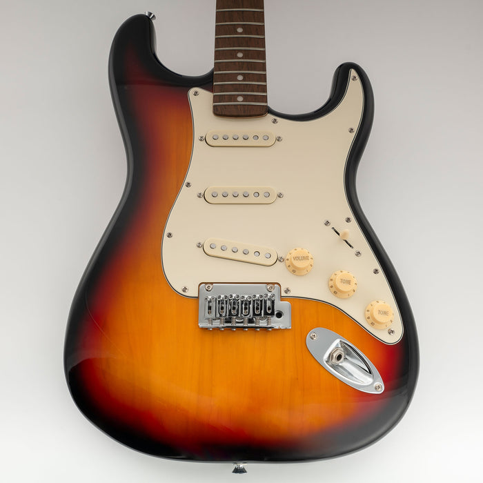 Musiclily Pro-SE ST-60SE 配線済みキット SSSピックガード アルニコ5ピックアップ付き Stratストラトエレキギター用 4プライ エイジドホワイトパール