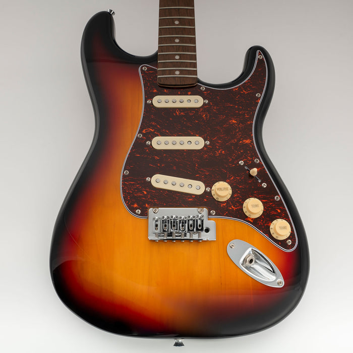 Musiclily Pro-SE ST-60SE 配線済みキット SSSピックガード アルニコ5ピックアップ付き Stratストラトエレキギター用 4プライ エイジドホワイトパール