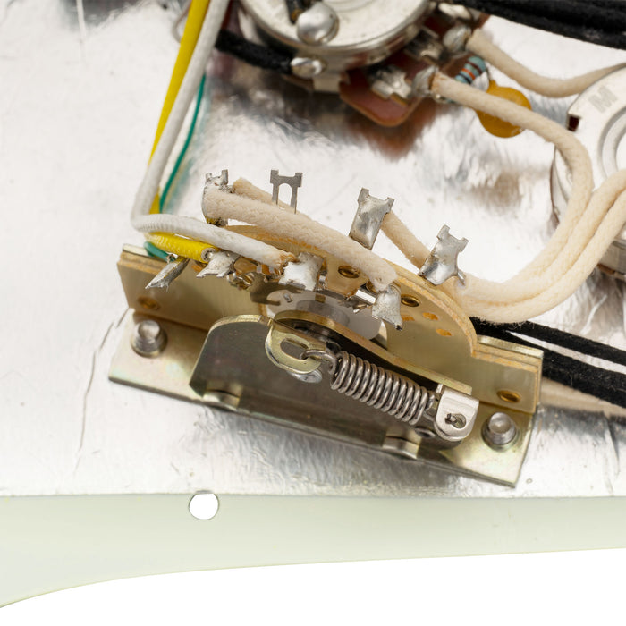 Golpeador Musiclily Pro precableado estándar HSS con pastillas Artec e imán Alnico 5 para guitarra eléctrica estilo ST