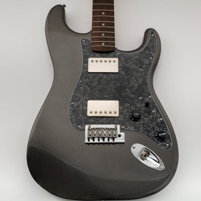 musiclily pro 11 holes st hh guitar pickguard with covered humbucker 2 pot layout for fender squier strat style electric guitar mx3482p, red tortoise