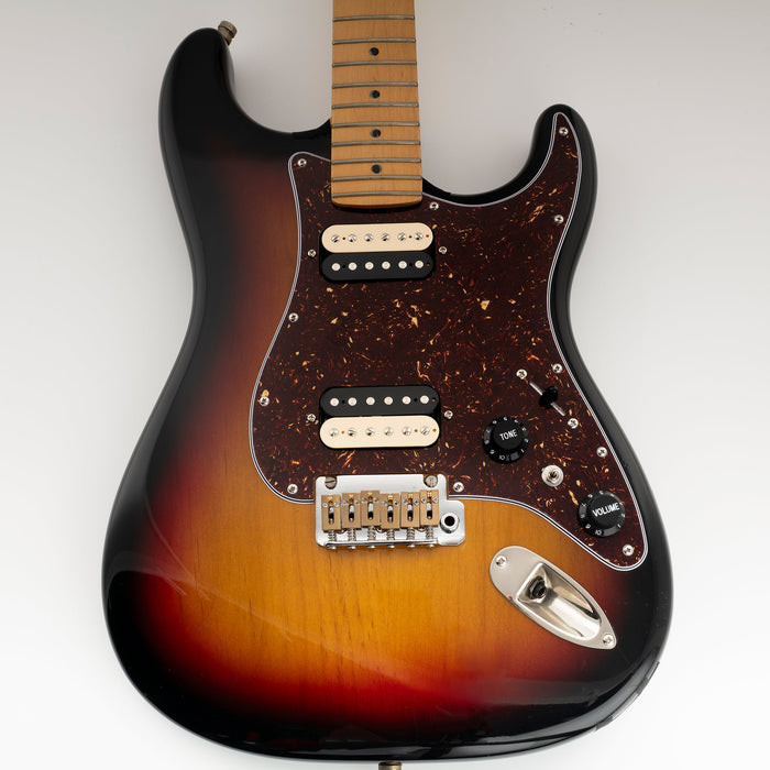 Musiclily Pro 11穴 ST HHピックガード ラウンドコーナーのカバー無しハムバッカー 2ポット穴とミニスイッチ穴 Fender Squier Stratストラトエレキギター用 4プライ エイジドホワイトパール