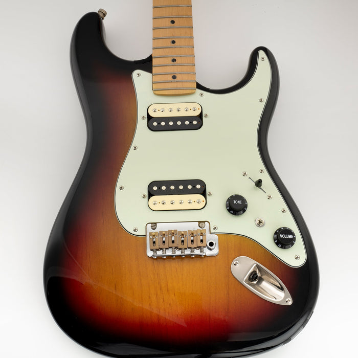 Musiclily Pro 11穴 ST HHピックガード ラウンドコーナーのカバー無しハムバッカー 2ポット穴とミニスイッチ穴 Fender Squier Stratストラトエレキギター用 4プライ エイジドホワイトパール