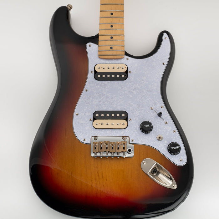Musiclily Pro 11穴 ST HHピックガード ラウンドコーナーのカバー無しハムバッカー 2ポット穴とミニスイッチ穴 Fender Squier Stratストラトエレキギター用 4プライ エイジドホワイトパール