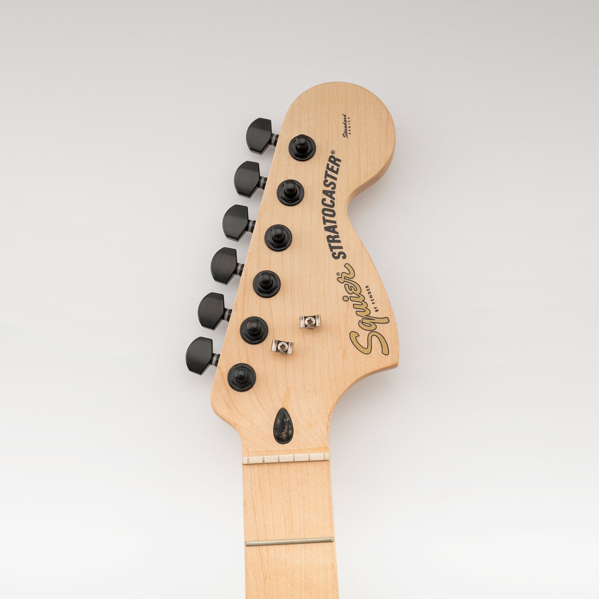 Application of musiclily pro 6 in line 15 1 ratio 2 pin full sealed locking machine heads tuners tuning pegs keys with hex button for sq strat tele style electric guitar mx3491 6p