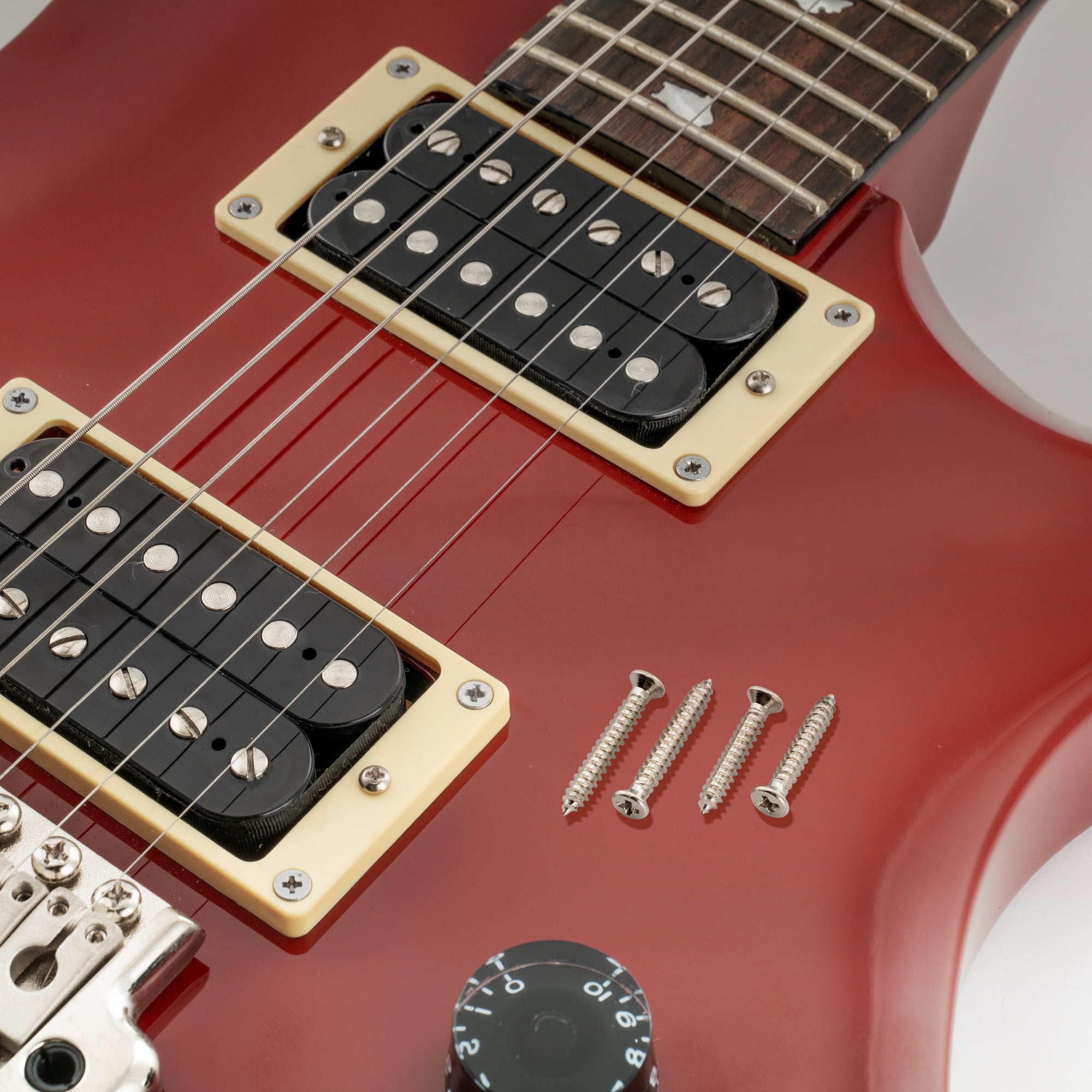Juego de 20 Tornillos de Acero Inoxidable Musiclily Ultra Métrico M2.6x16mm/M2.6x18mm para Anillo de Montaje de Humbucker, Cabeza Plana Phillips Avellanada para Guitarra Eléctrica