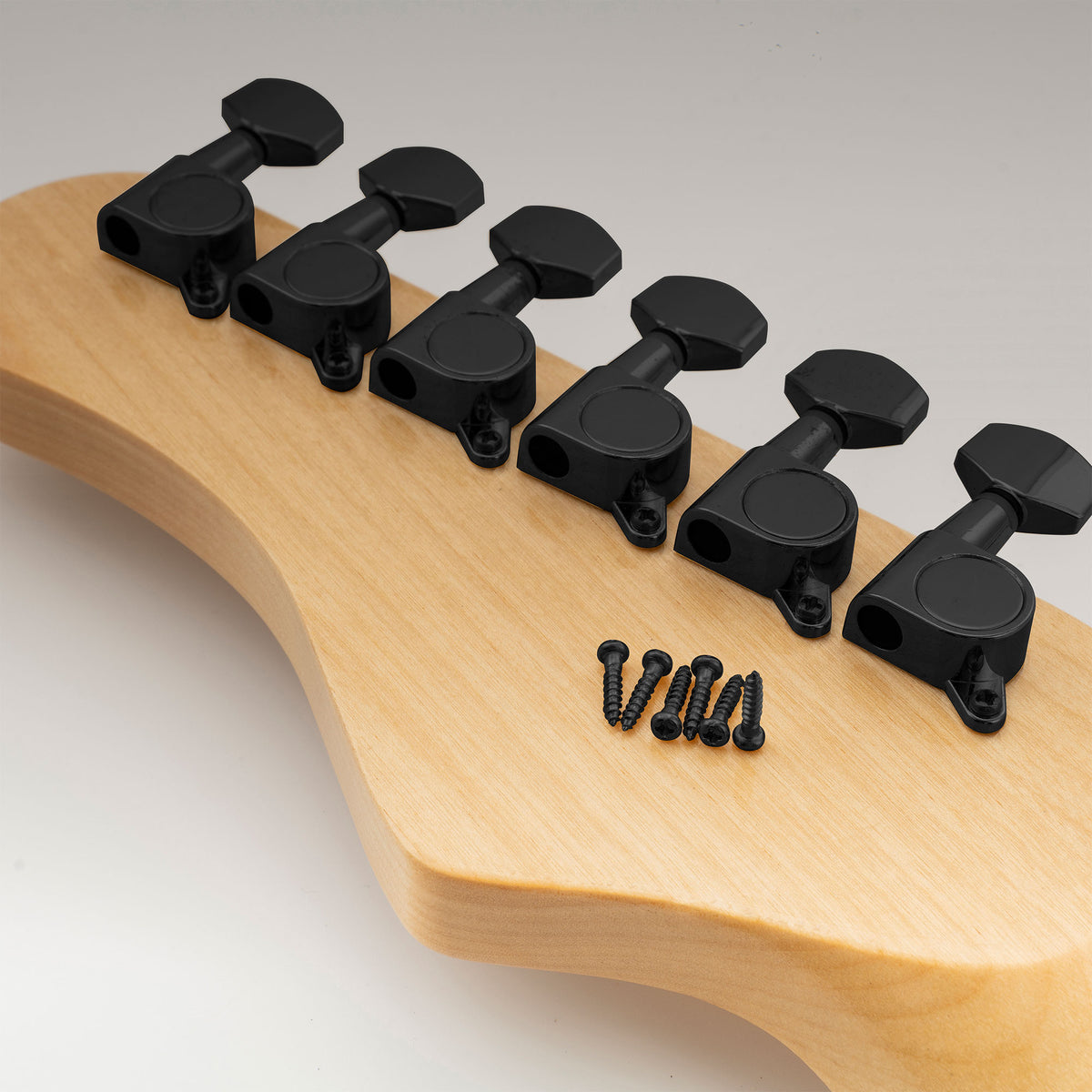 Musiclily Tornillos de montaje de acero inoxidable de cabeza pan de 2.2x10mm para afinadores de guitarra acústica eléctrica y bajo, conjunto de 20