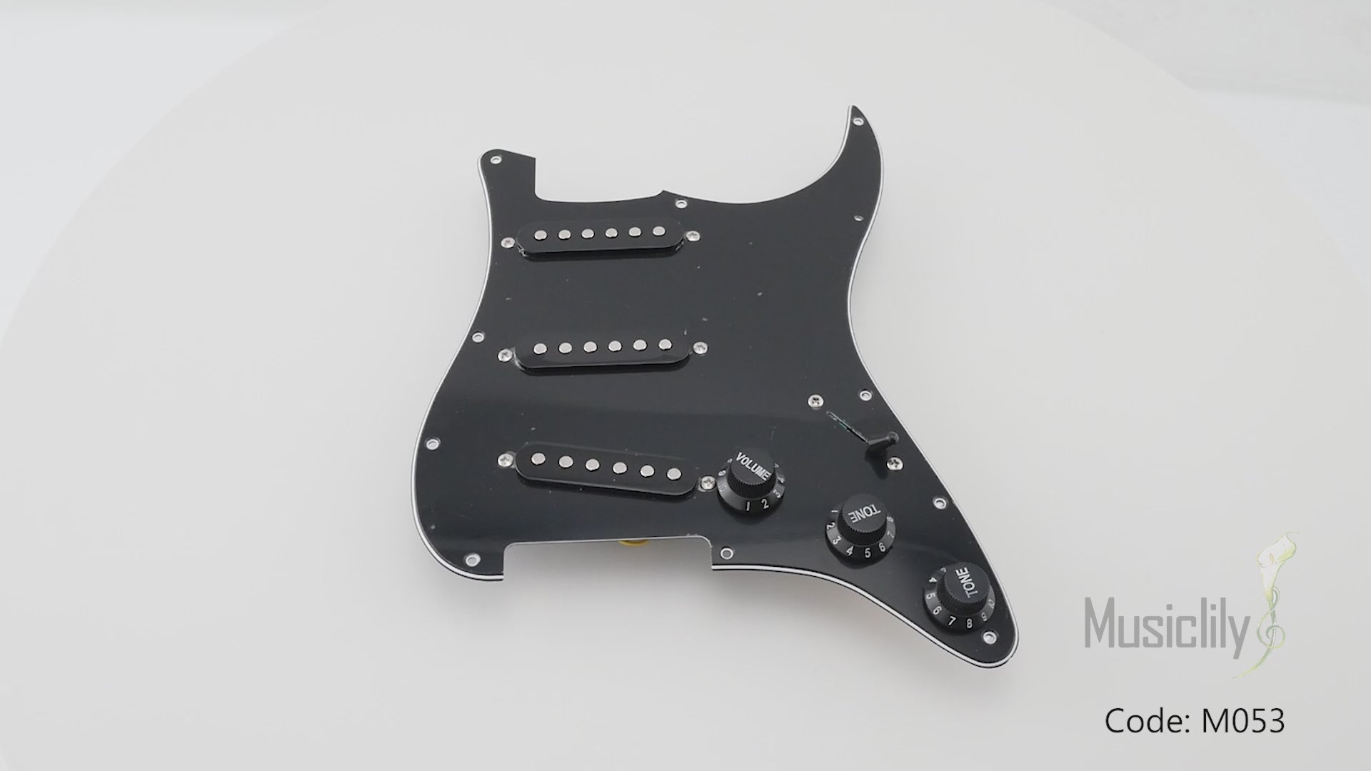 Musiclily Basic Pre-wired Loaded Standard ST-SSS Pickguard with Ceramic Magnet Single Coil Pickups Set for Strat Style Electric Guitar
