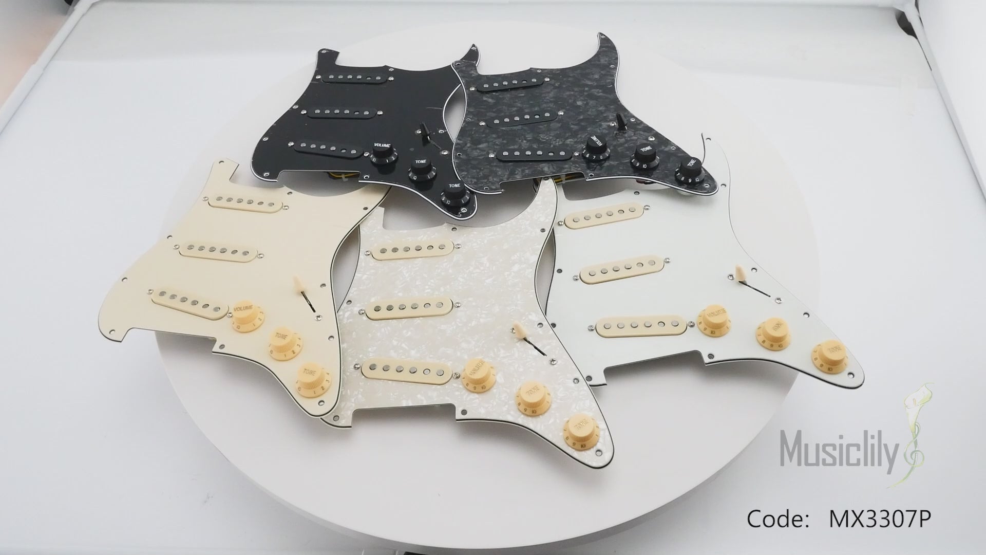 Musiclily Pro-SE ST-60SE Pre-wired SSS Pickguard with Staggered Alnico 5 Pickups for Strat Style Electric Guitar